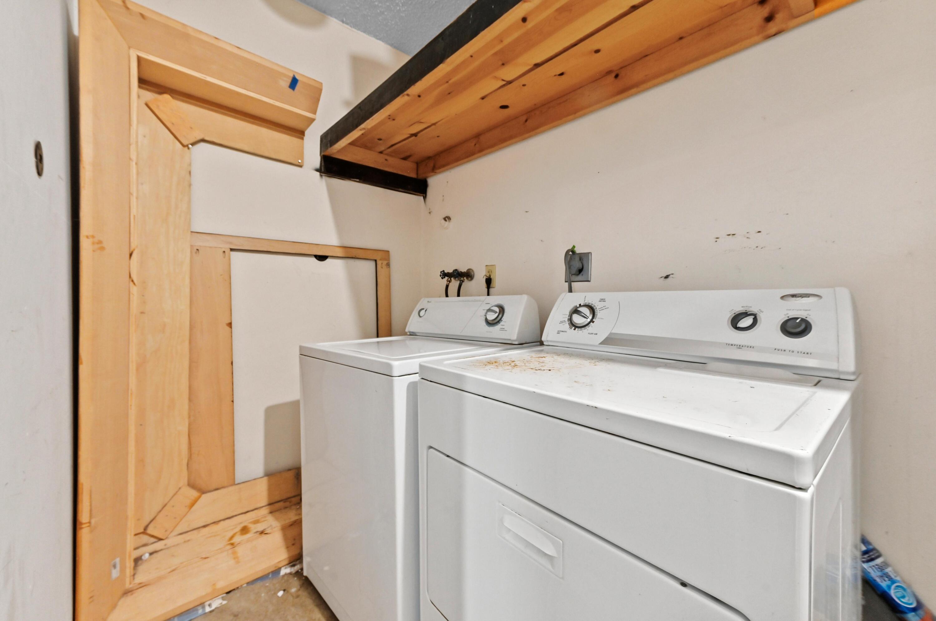 COQUINA LAKES - Residential