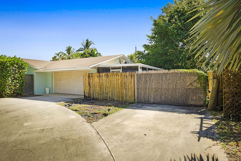 Photo of 391 W Riverside Drive, Tequesta, FL 33469 (MLS # R11023674)