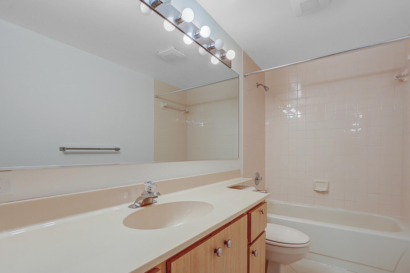 LAKES AT THE BLUFFS - Residential Lease