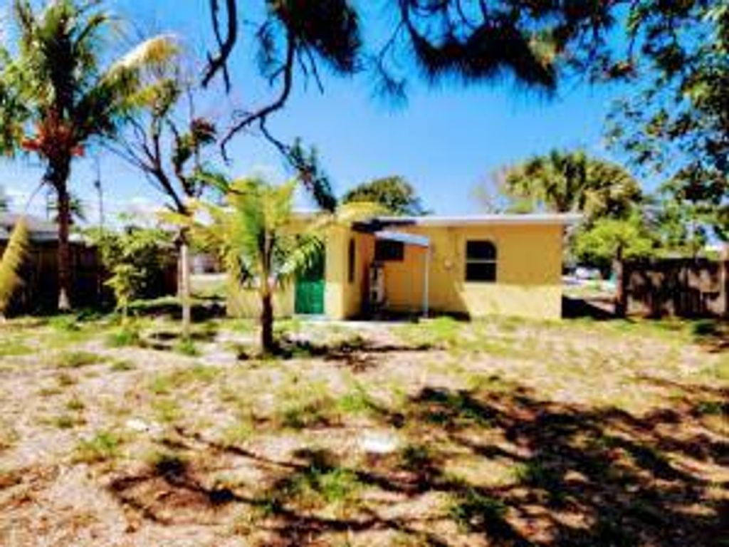 Photo of 830 NW 4th Avenue, Boynton Beach, FL 33426 (MLS # R11016597)