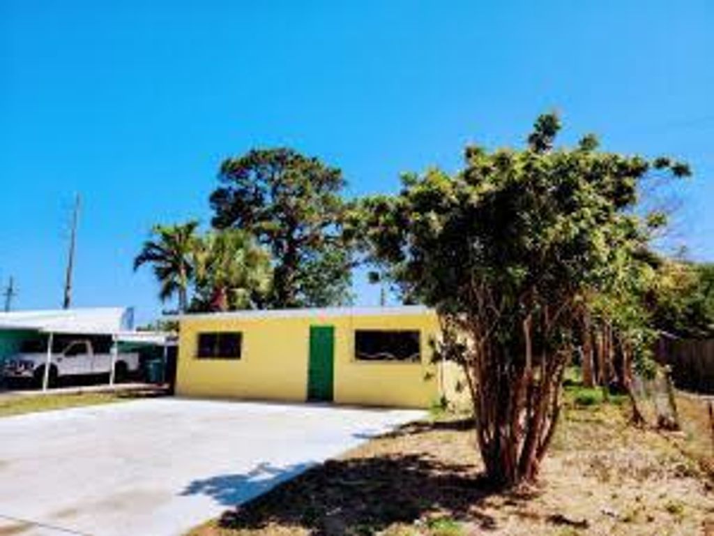 Photo of 830 NW 4th Avenue, Boynton Beach, FL 33426 (MLS # R11016597)