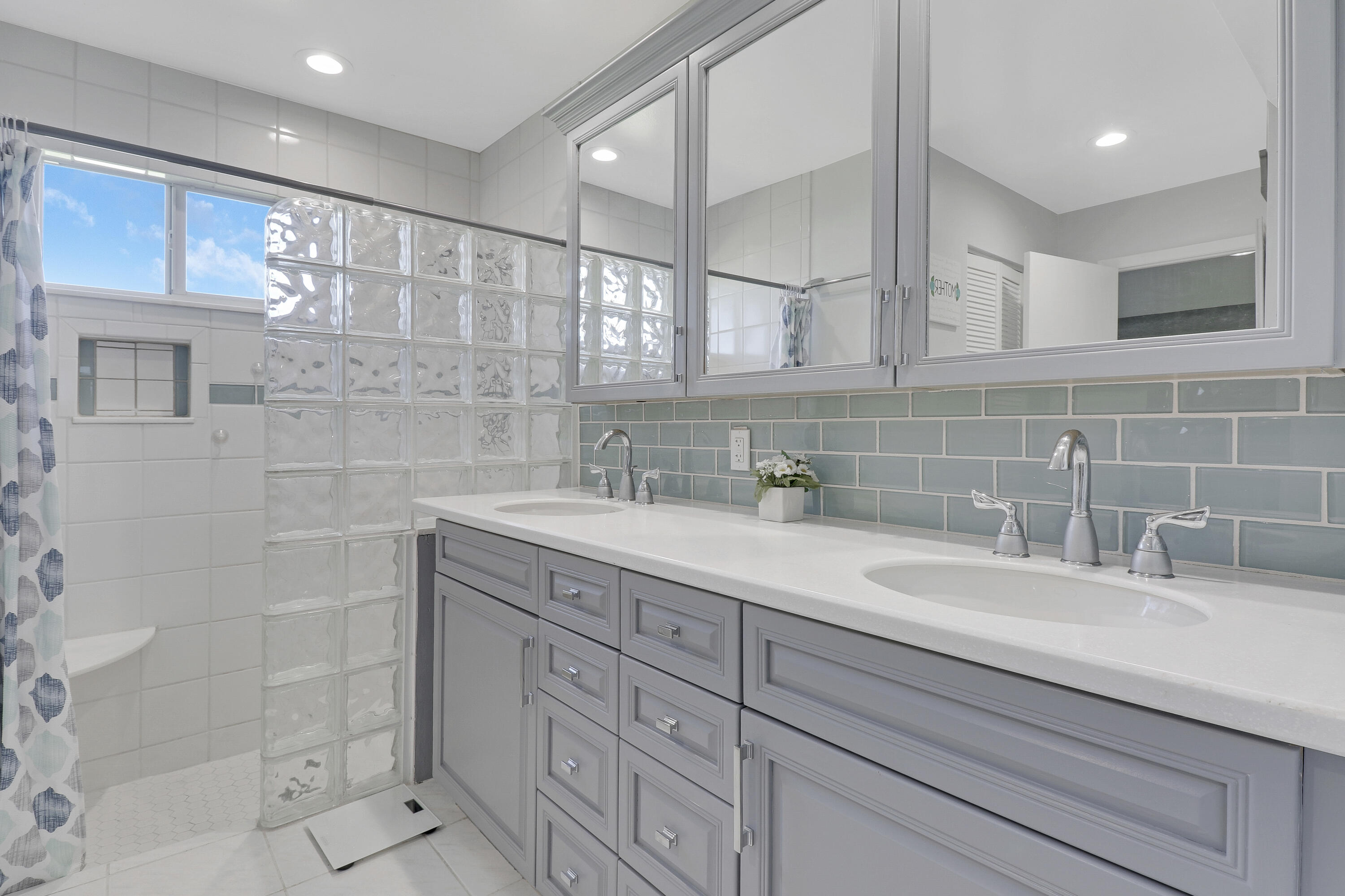 MAPLECREST - Residential