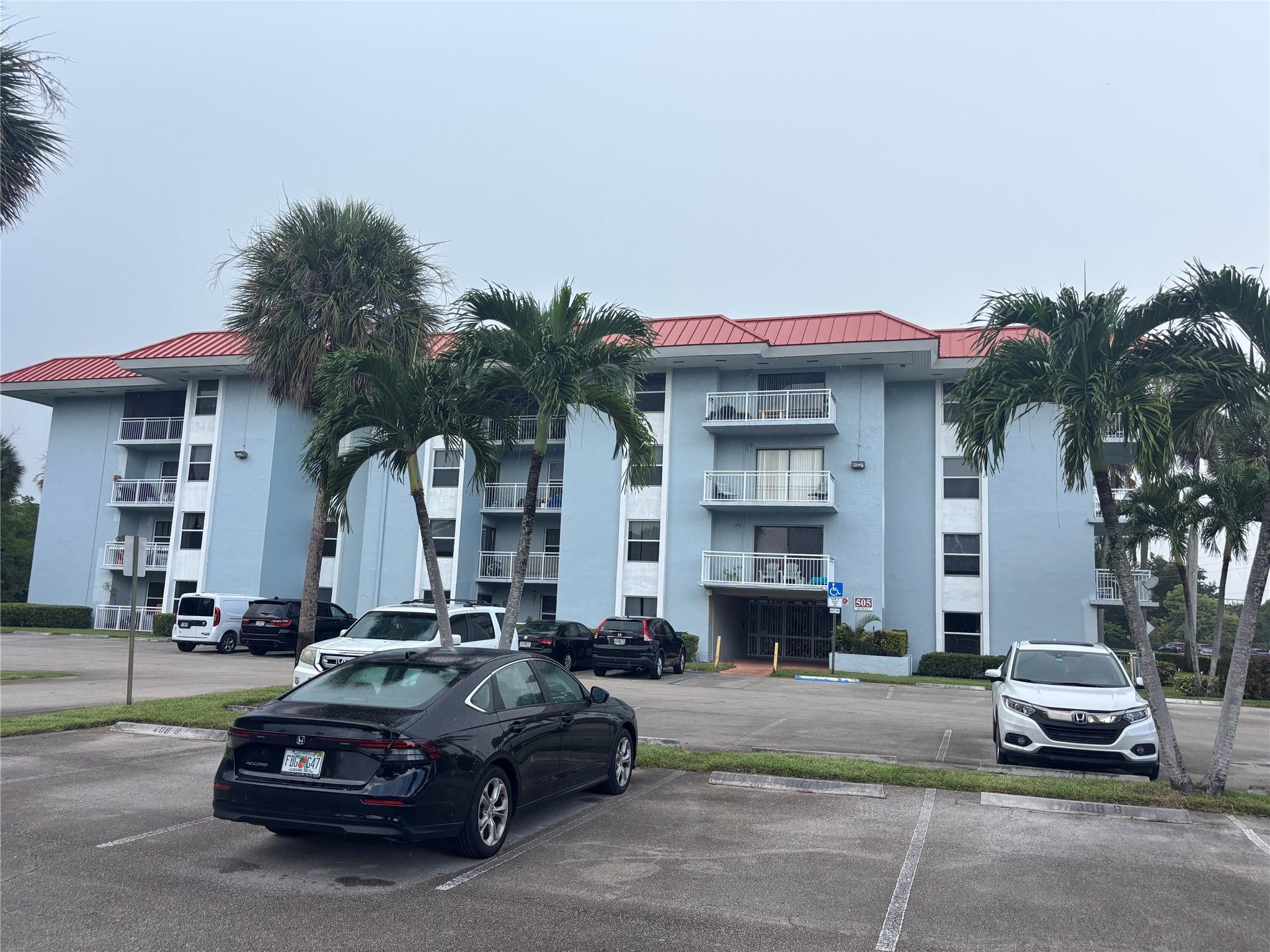 Location, Location! Amazing opportunity to rent a 2/2 ! just been completely renovated !
new open kitchen,doors,lights and more !
the unit is located in the heart of Plantation. on the 3th floor with peaceful garden views, this bright and updated unit features a split floor plan, tile Secure, well-maintained building with new roof Amenities include a pool, laundry facilities, and more. Near 595, shopping, dining, parks & more.