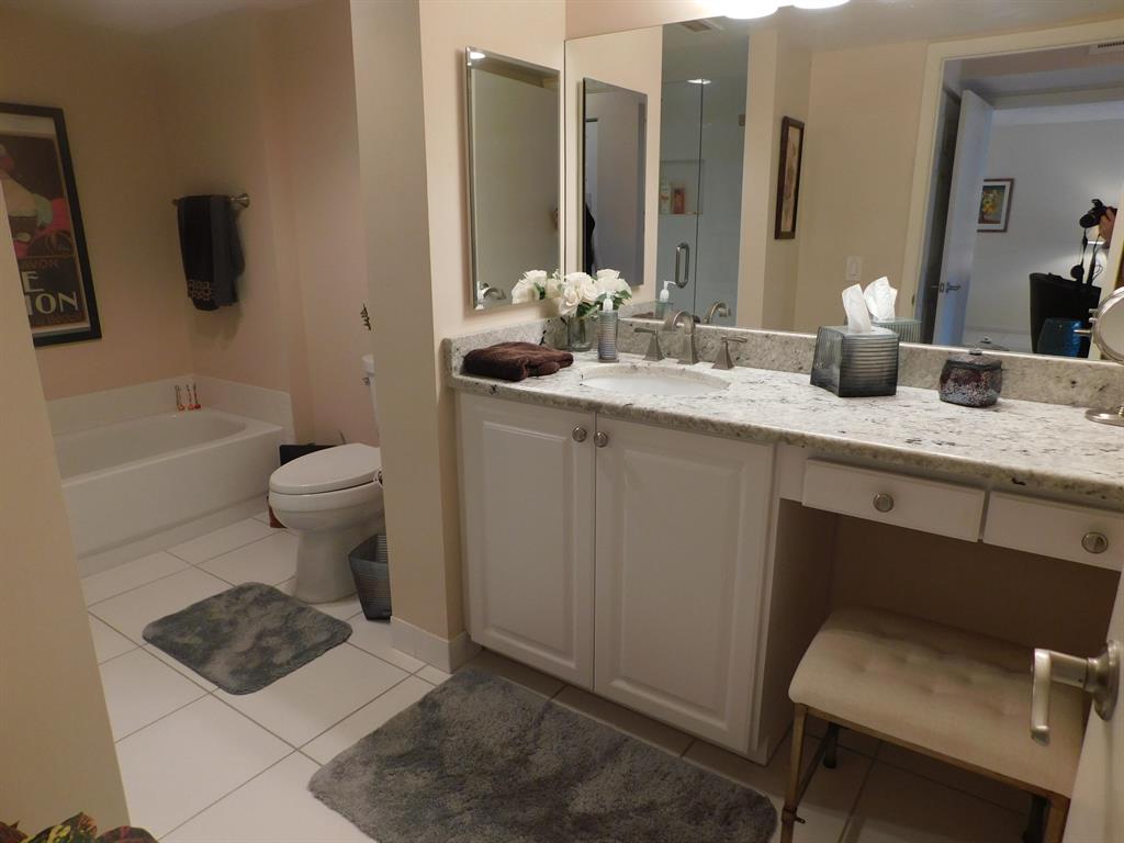 SOUTHPORT AT HUNTERS RUN CONDO - Residential