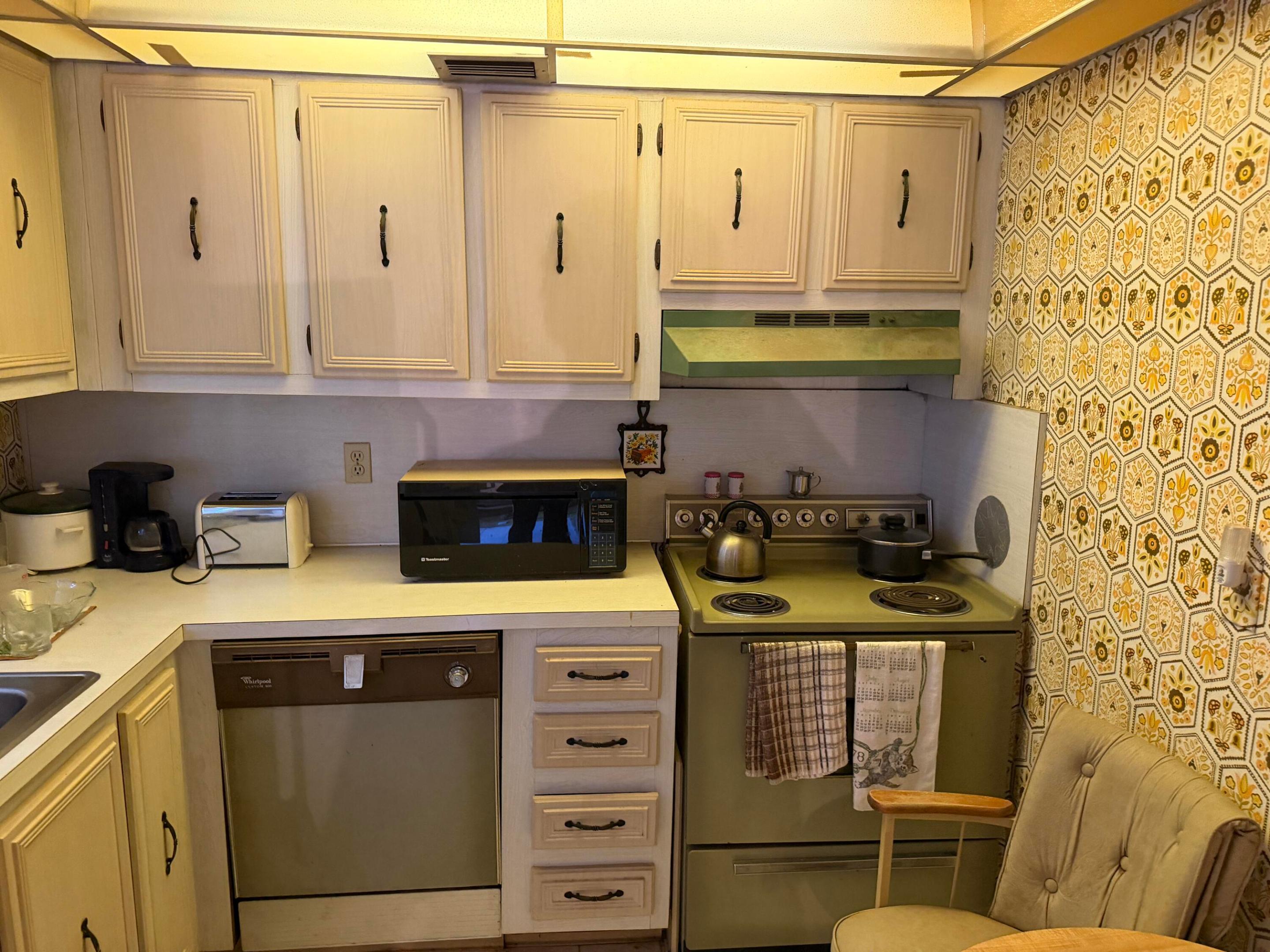 LAKESIDE VILLAGE CONDO 9 - Residential