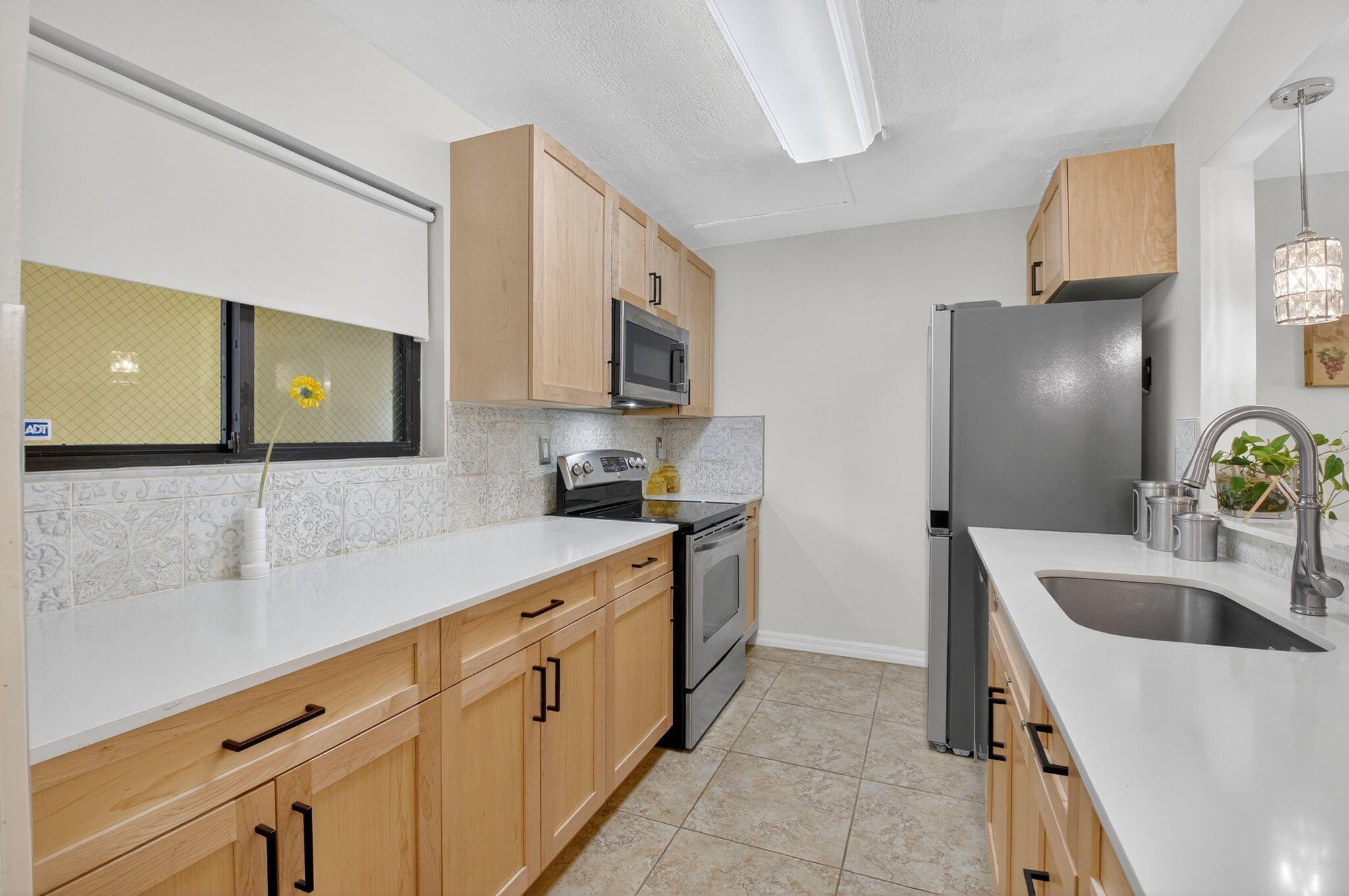 900 SW 9th Street Circle 102, Boca Raton, FL, 33486/$285,000 4 900 SW 9th Street Circle 102