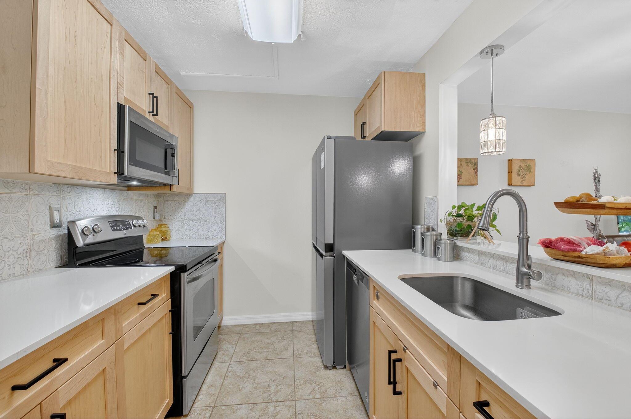 900 SW 9th Street Circle 102