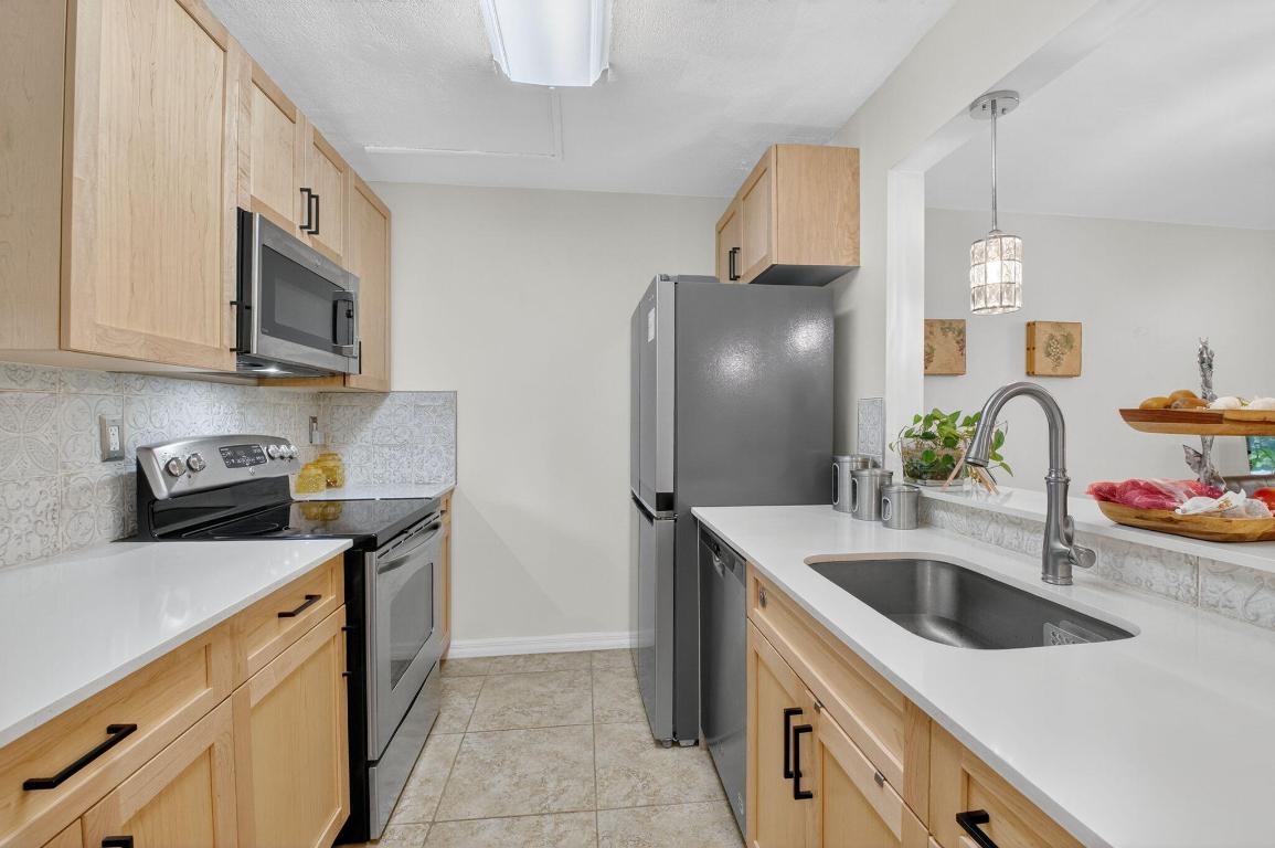 900 SW 9th Street Circle 102