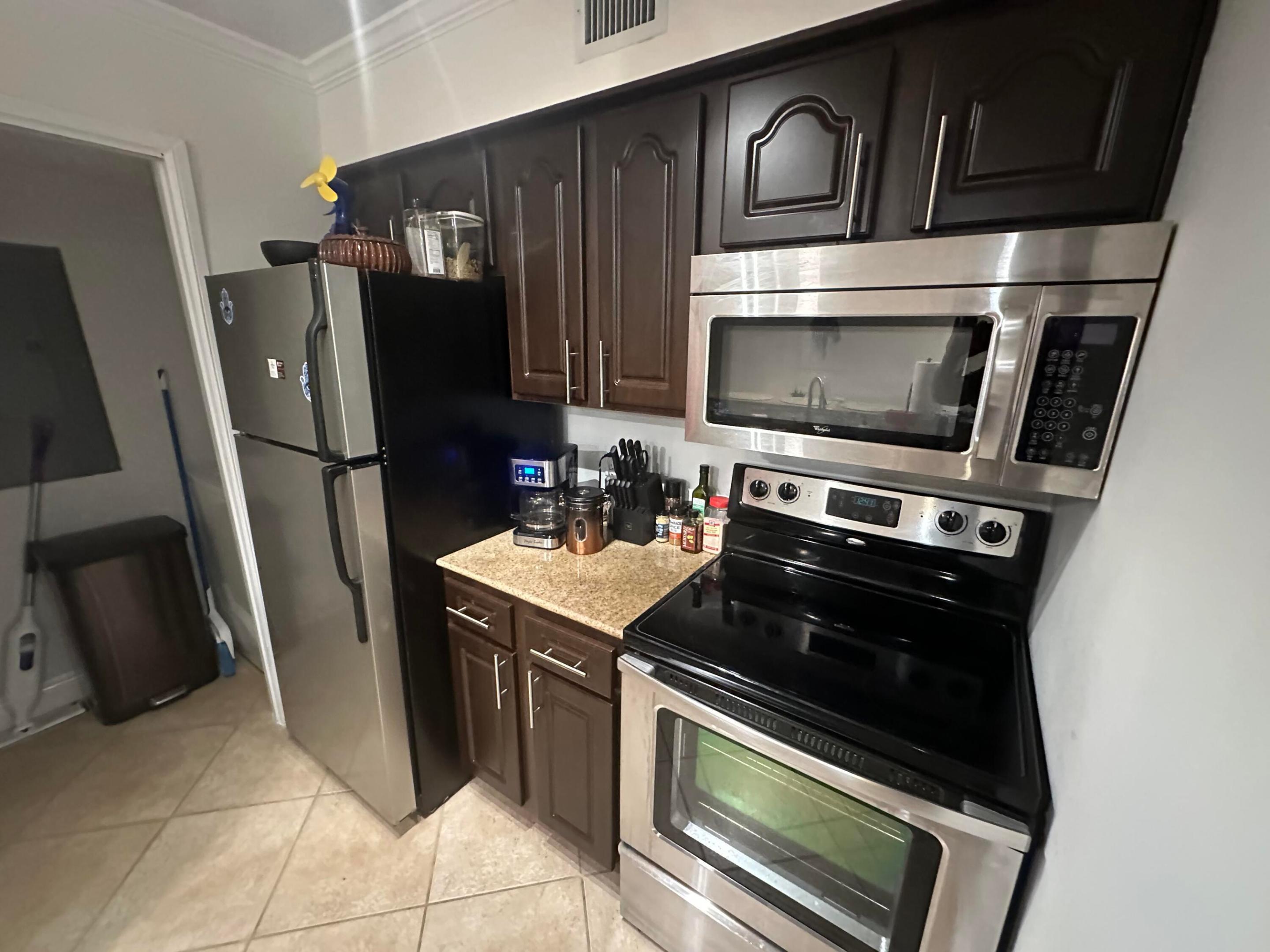 HYPOLUXOS MARINERS CAY CONDO - Residential