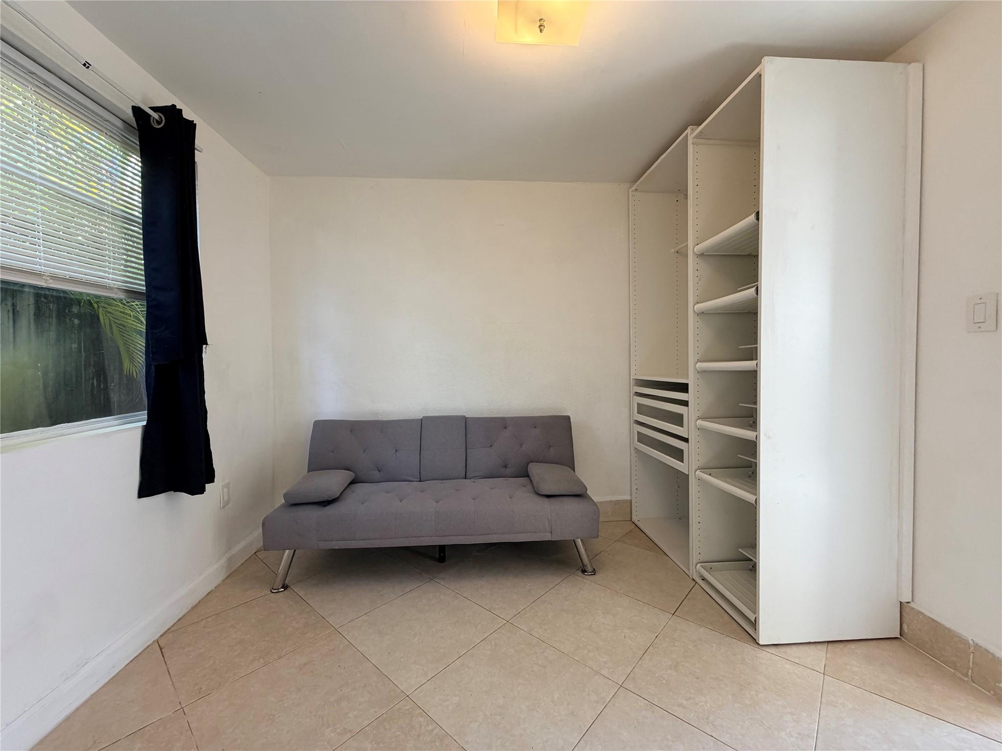 Hollywood 1-21 B - Residential Lease