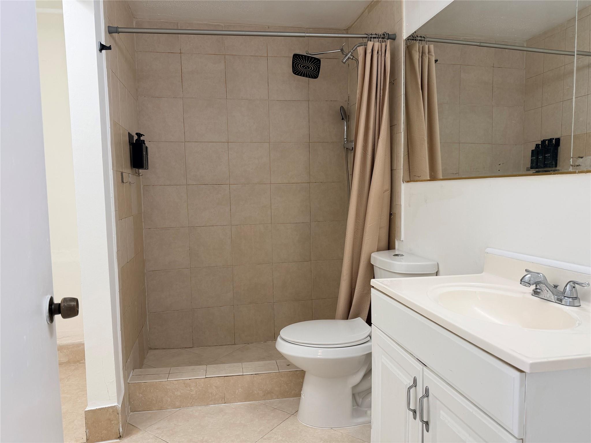 Hollywood 1-21 B - Residential Lease