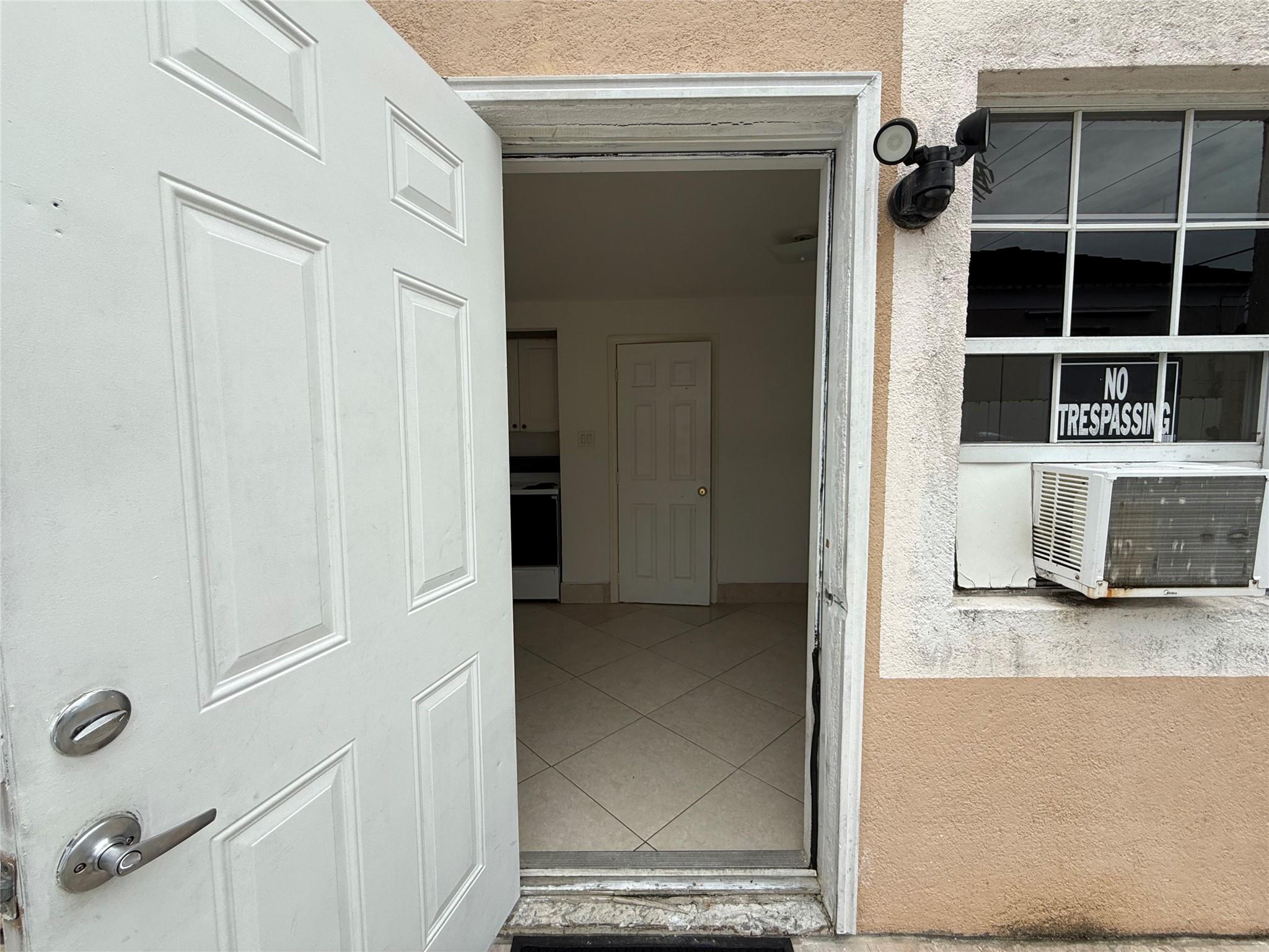 Hollywood 1-21 B - Residential Lease