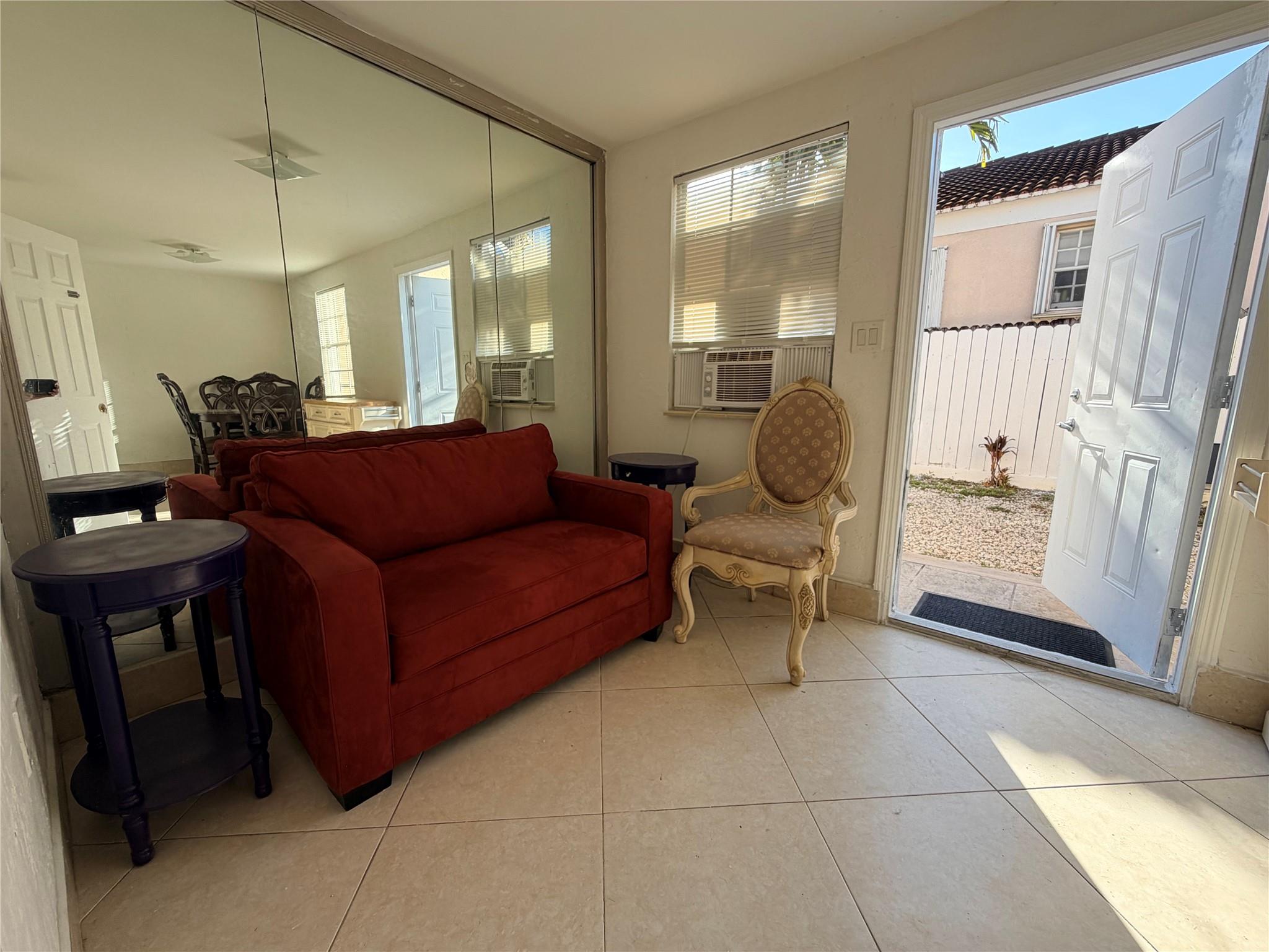 Hollywood 1-21 B - Residential Lease