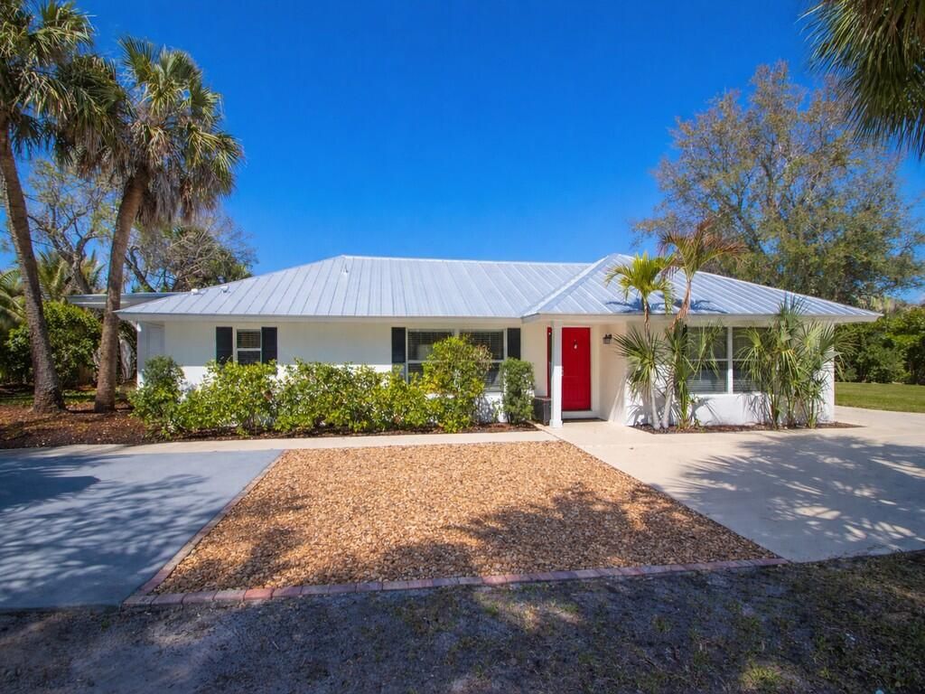 Photo of 527 E Causeway Boulevard, Vero Beach, FL 32963 (MLS # B26000950)