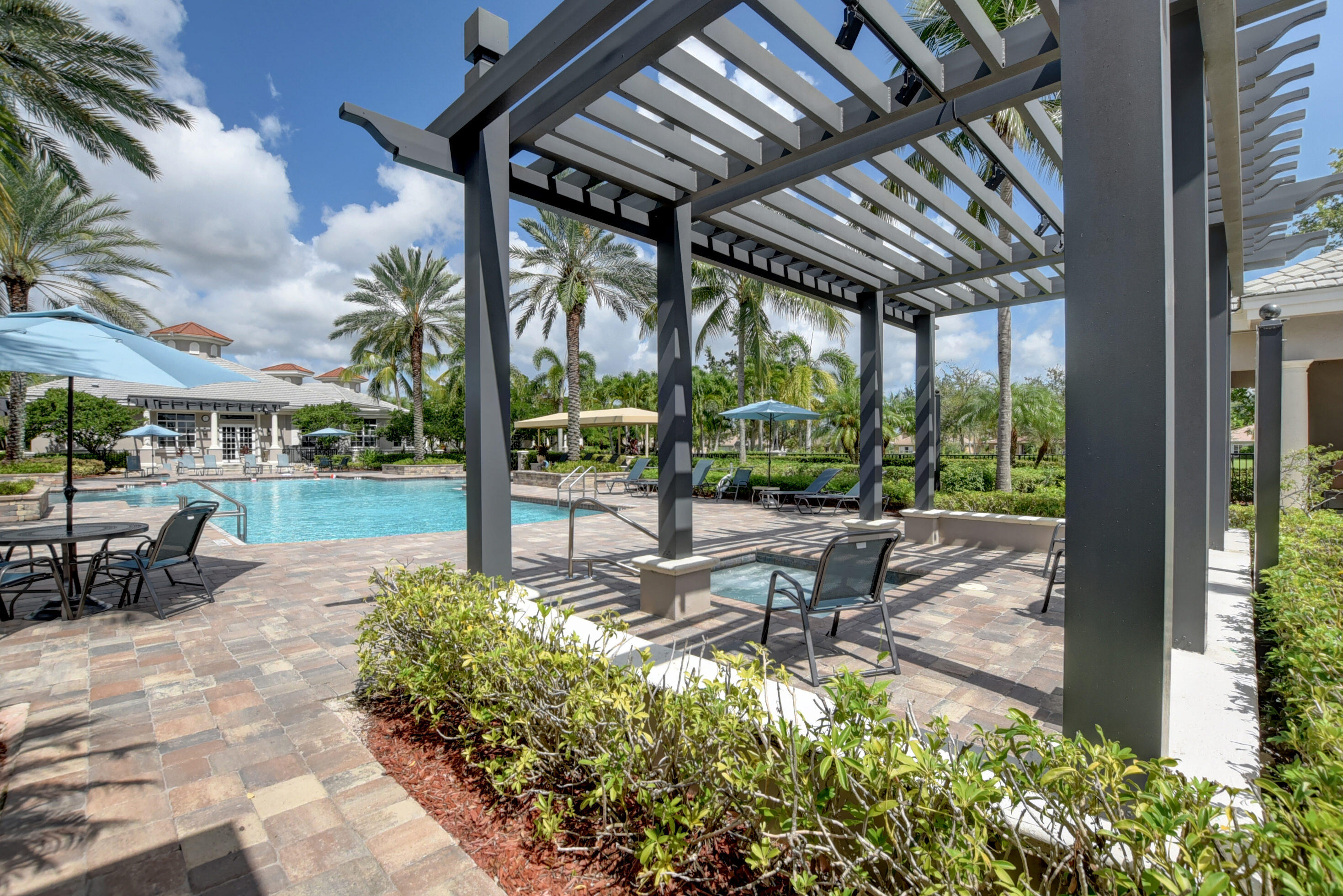 PARKLAND ISLES - Residential