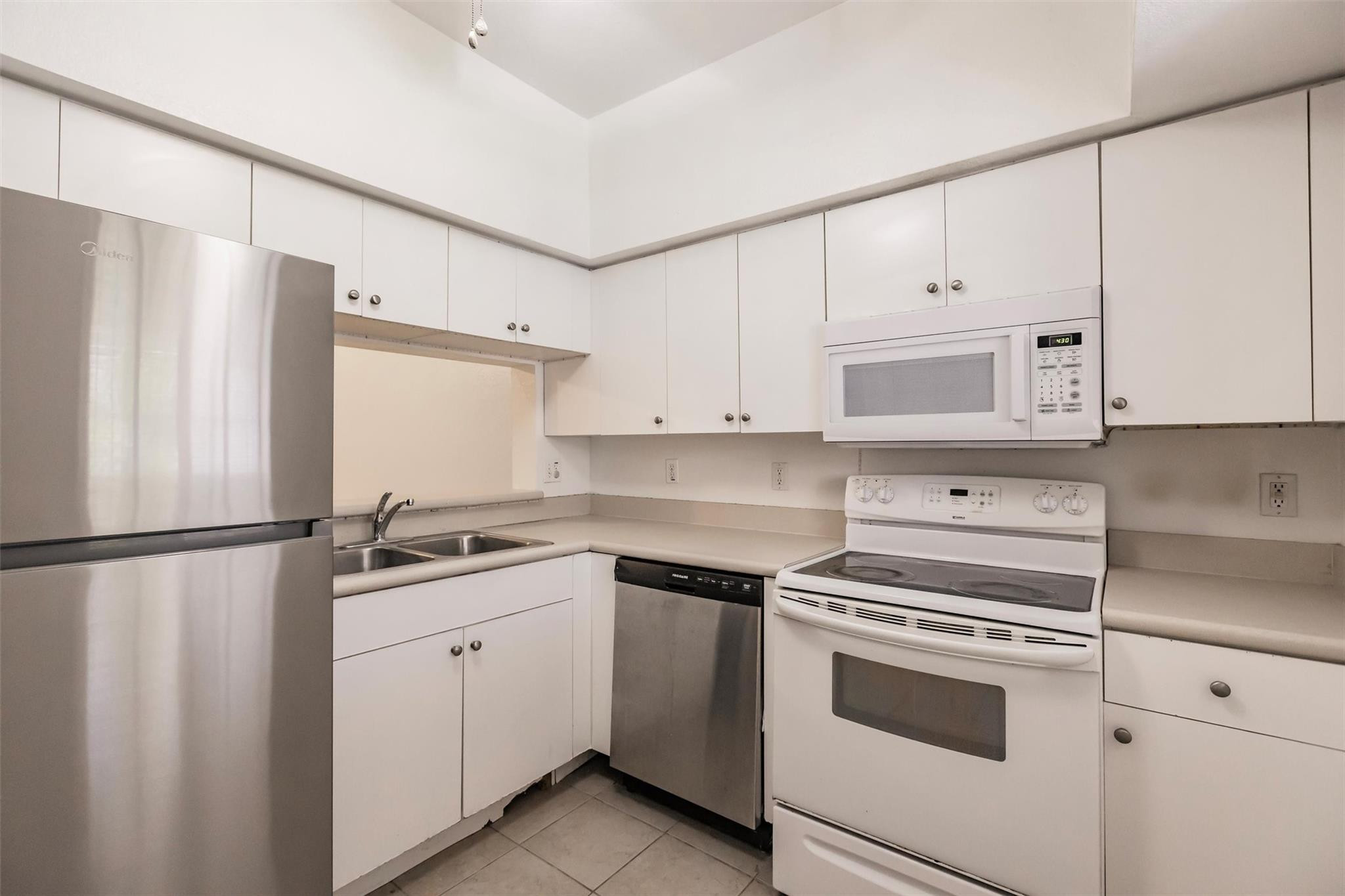 Cove/Six Mile Cypress Con - Residential Lease