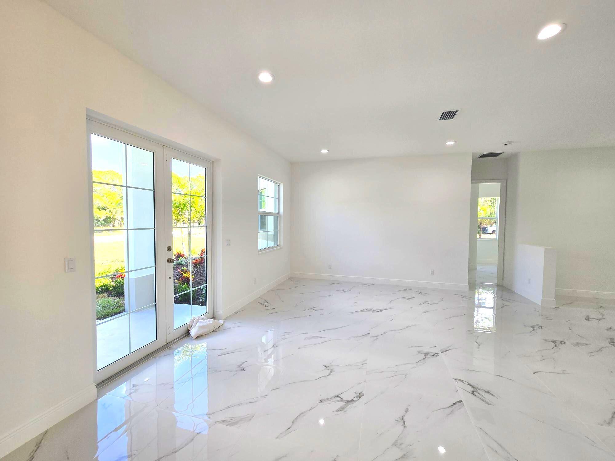 25-42-40~ E 287.3 FT OF W - Residential