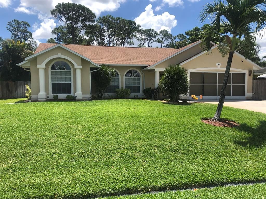 Photo of 206 SE Crosspoint Drive, Port Saint Lucie, FL 34983 (MLS # R10724038)