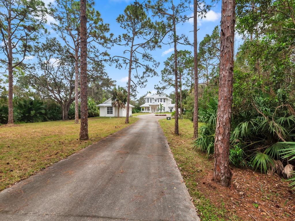 Photo of 1001 SE Ranch Road, Jupiter, FL 33478 (MLS # R11158888)