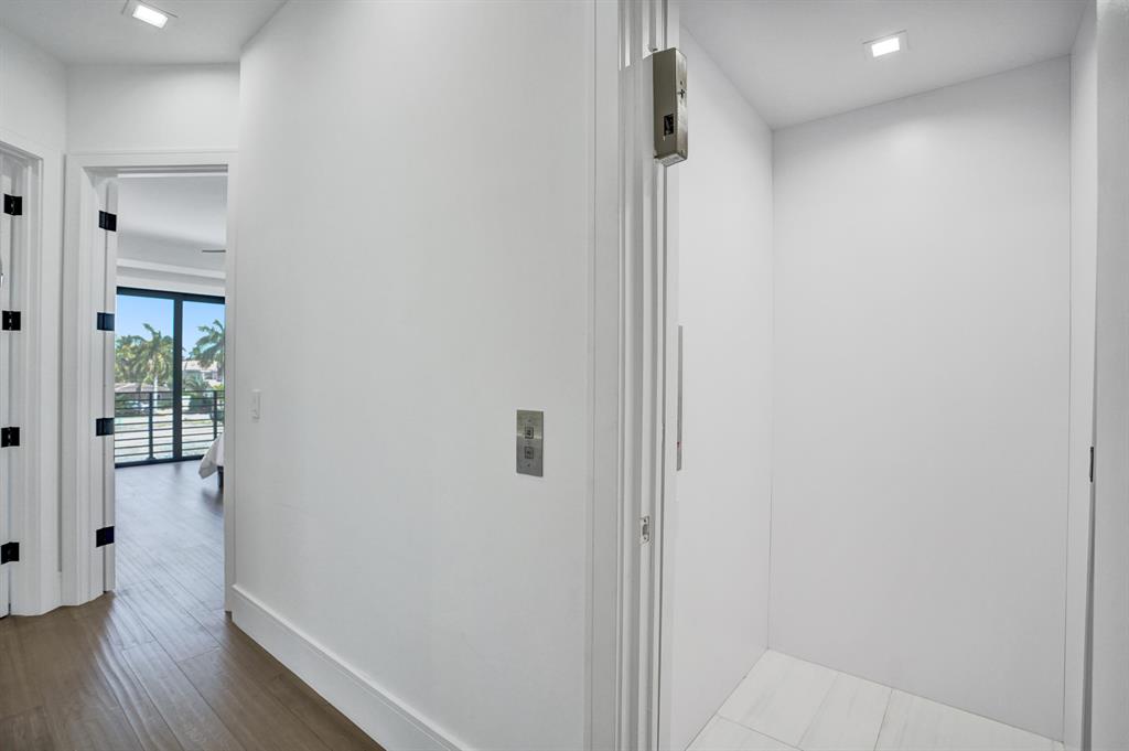 BOCA HARBOUR 5TH SEC - Residential