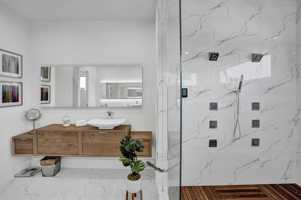 BOCA HARBOUR 5TH SEC - Residential