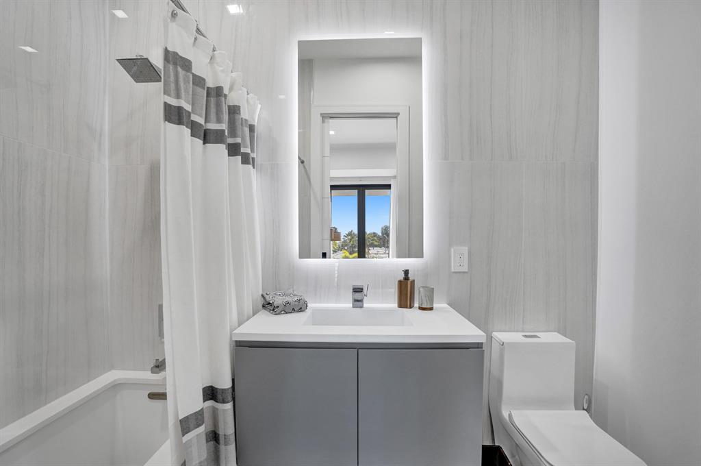 BOCA HARBOUR 5TH SEC - Residential