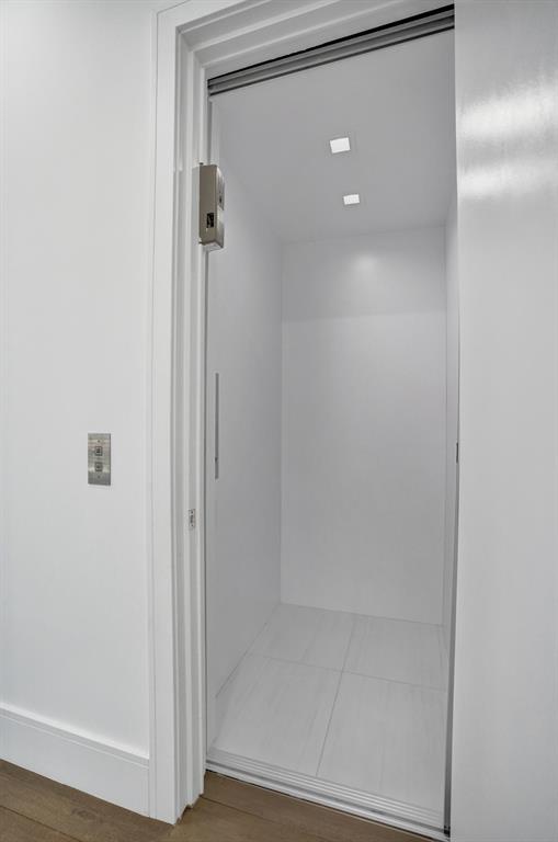 BOCA HARBOUR 5TH SEC - Residential