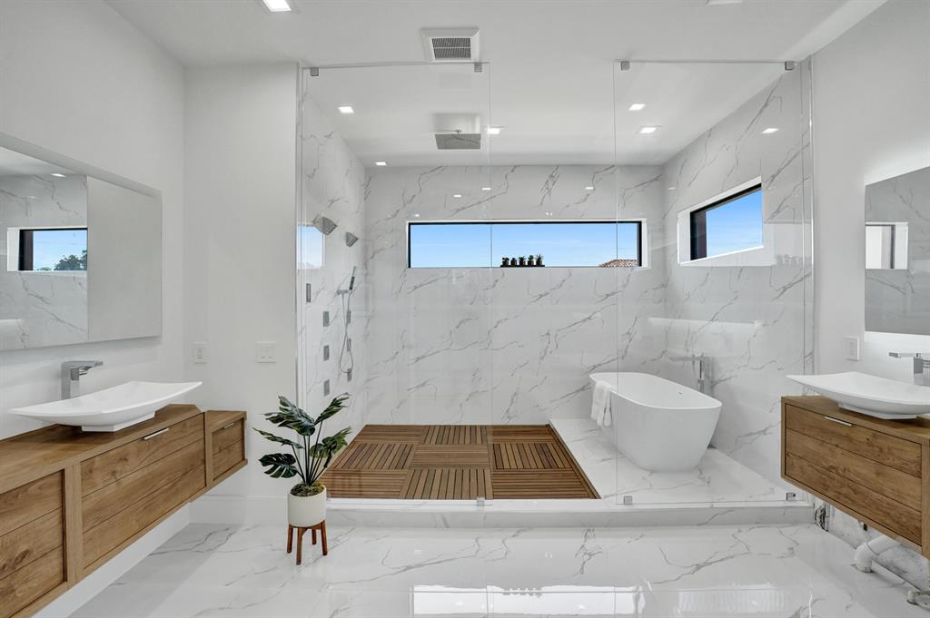 BOCA HARBOUR 5TH SEC - Residential