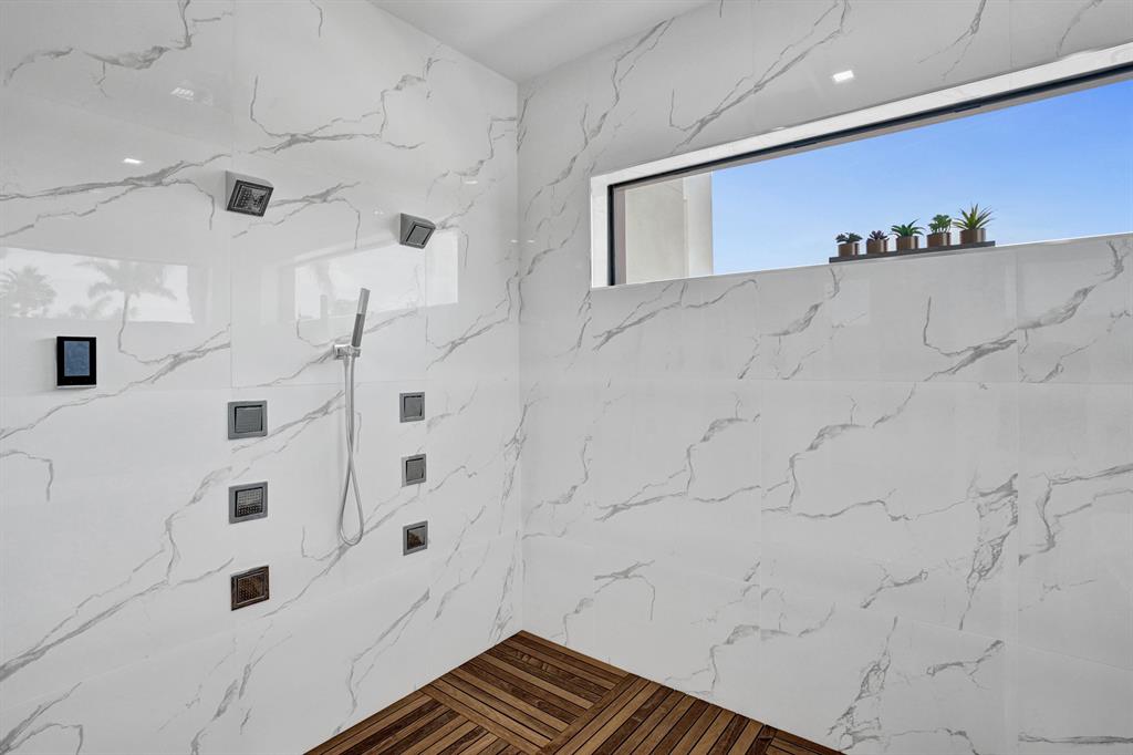 BOCA HARBOUR 5TH SEC - Residential