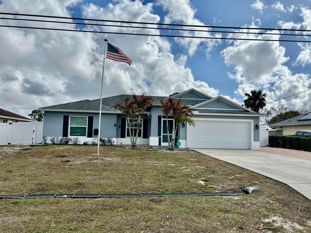 Photo of 1114 SW Bellevue Avenue, Port Saint Lucie, FL 34953 (MLS # B26001044)