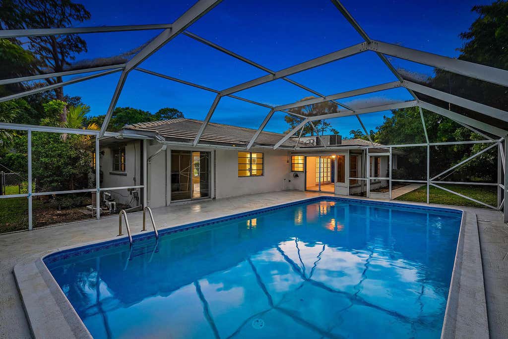 Photo of 4235 Hickory Drive, Palm Beach Gardens, FL 33418 (MLS # R10977369)