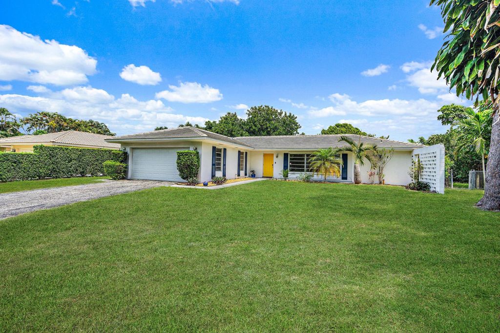 Photo of 4235 Hickory Drive, Palm Beach Gardens, FL 33418 (MLS # R10977369)