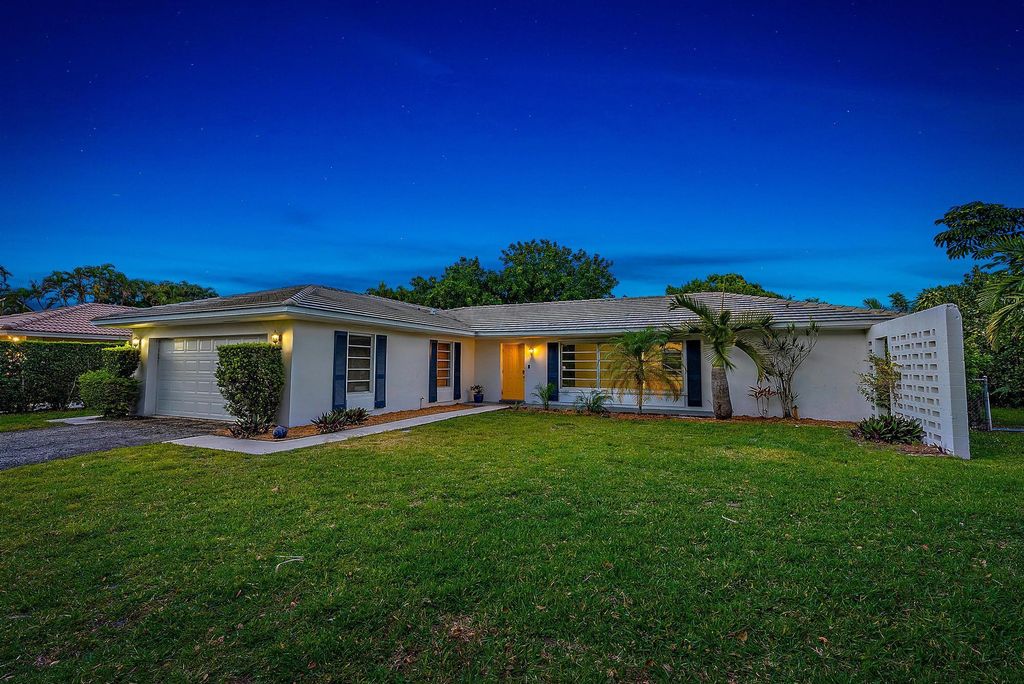 Photo of 4235 Hickory Drive, Palm Beach Gardens, FL 33418 (MLS # R10977369)