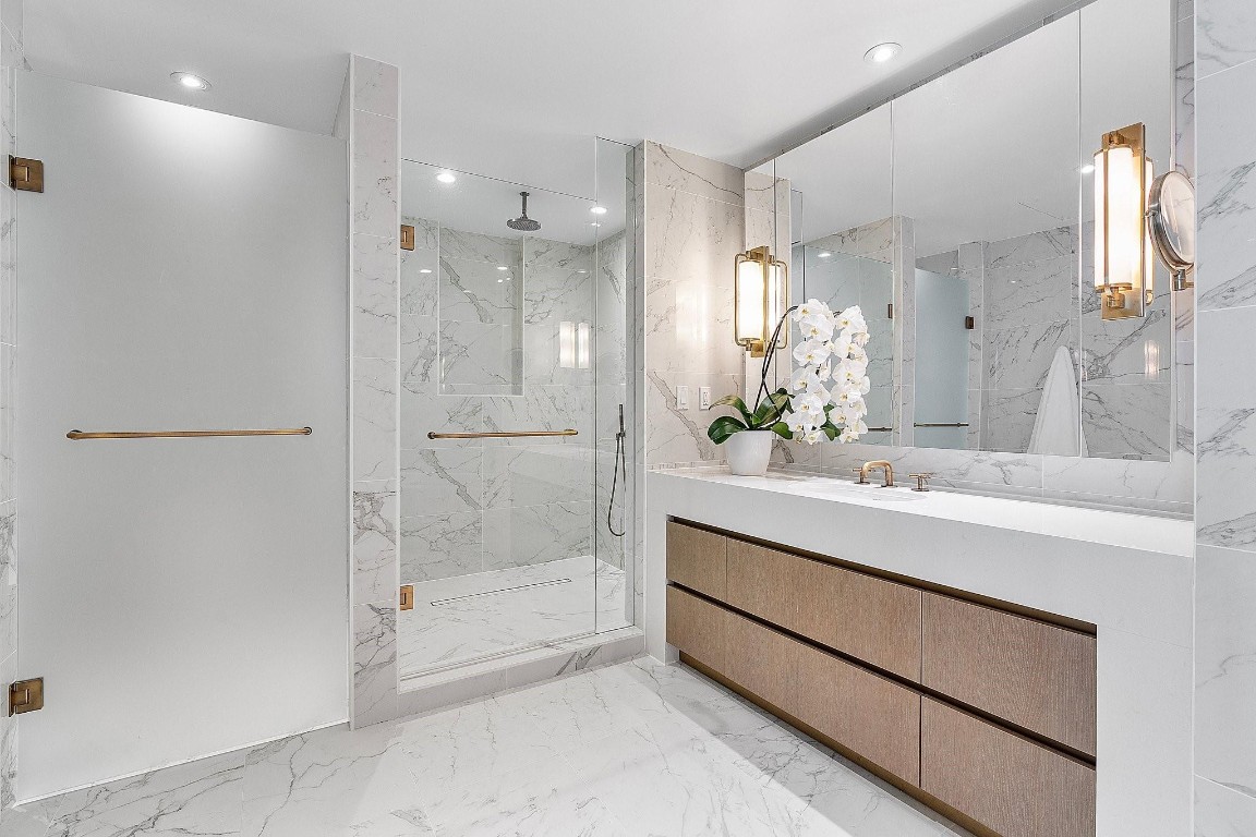 Four Seasons - Residential