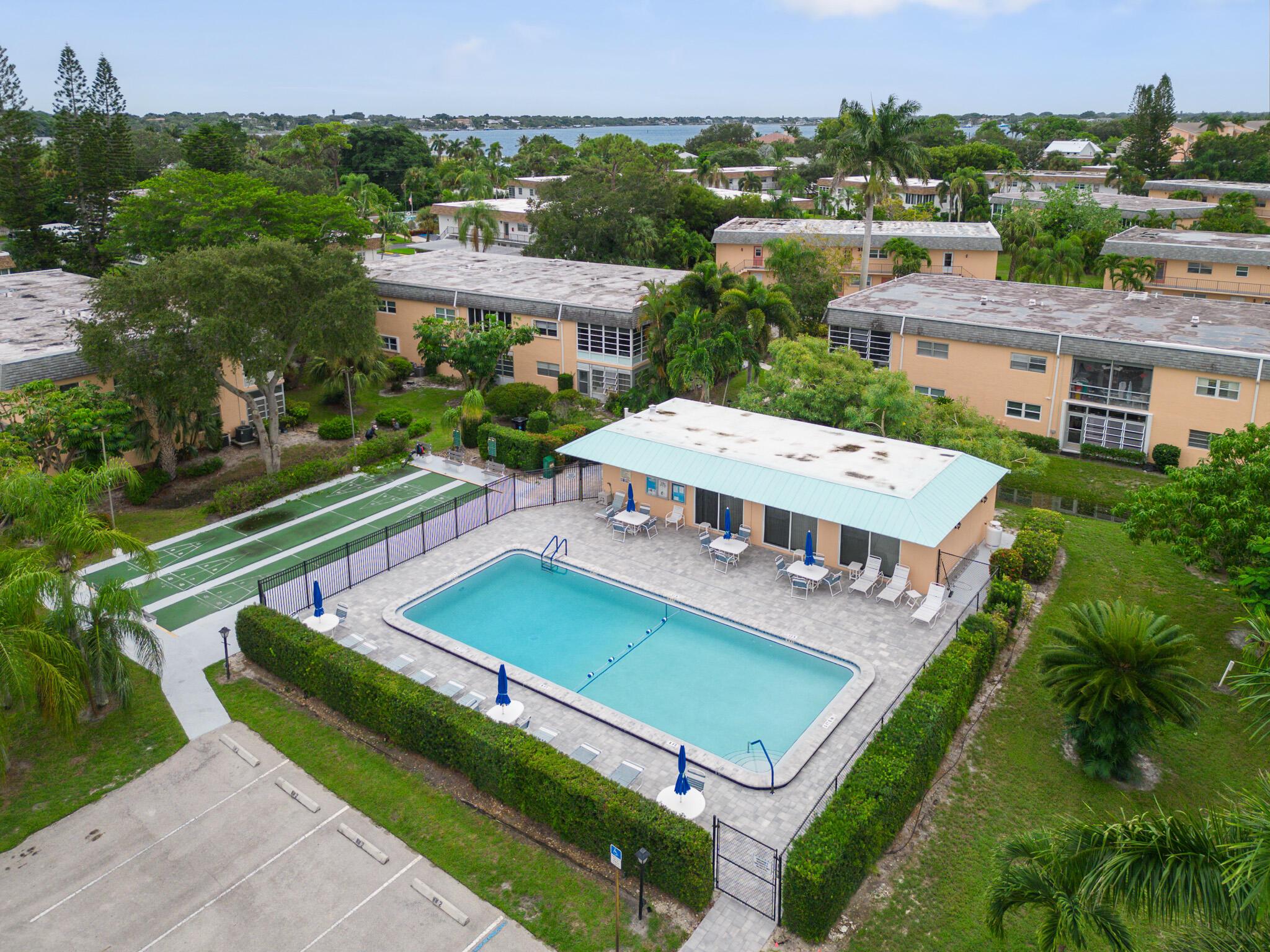 KINGSWOOD CONDO - Residential