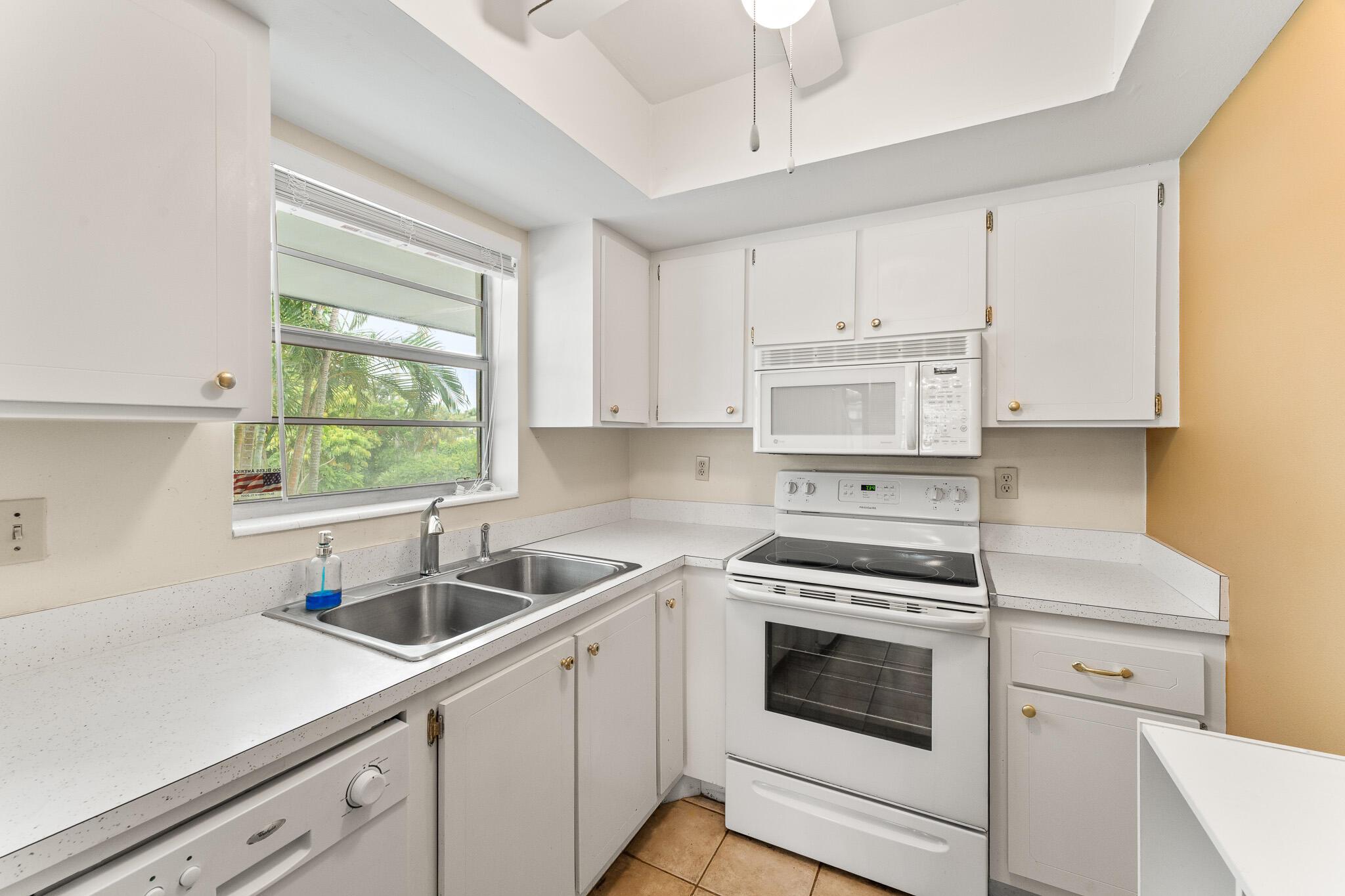 KINGSWOOD CONDO - Residential