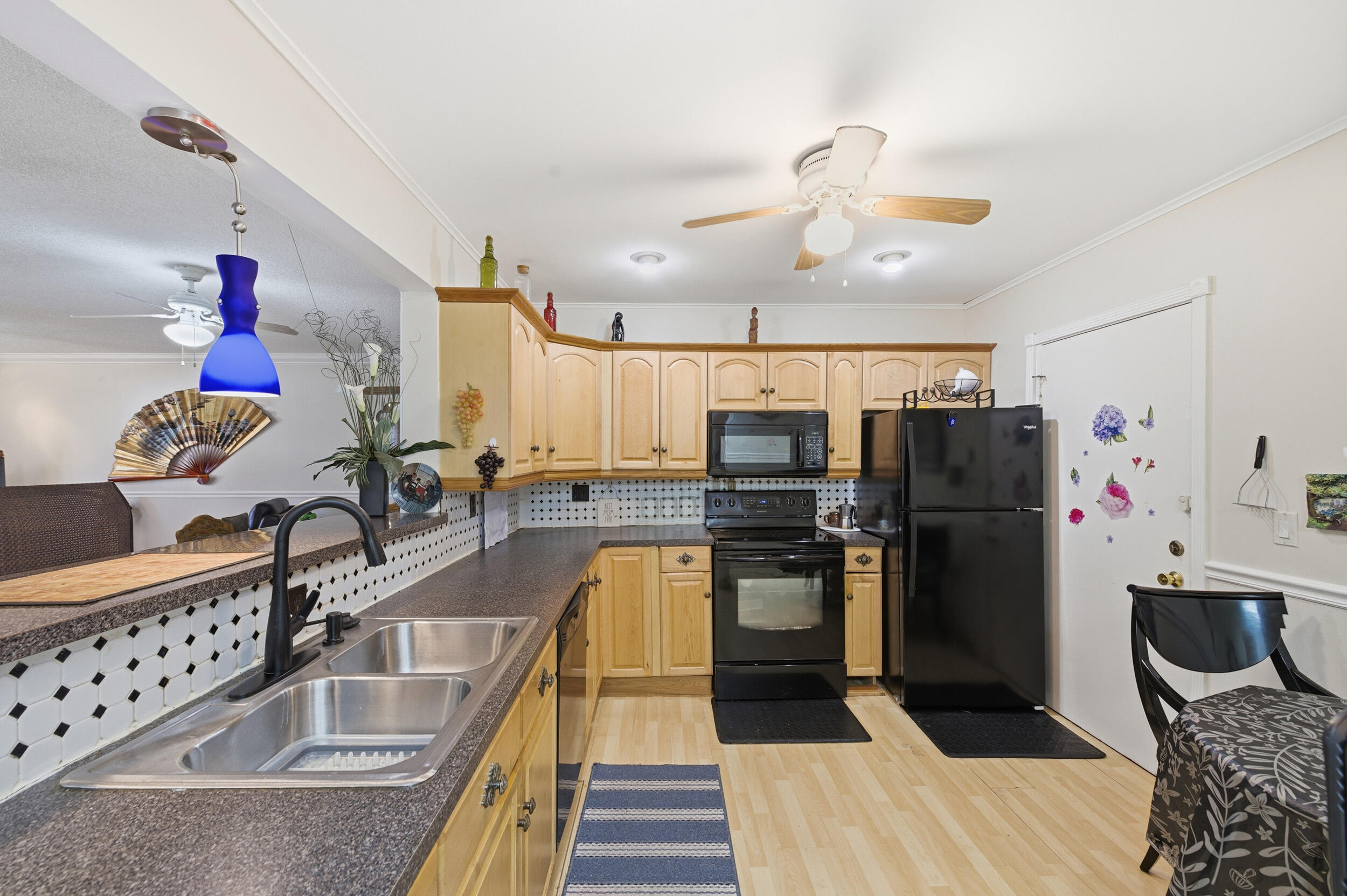 CASTLE APARTMENTS 14 COND - Residential Lease