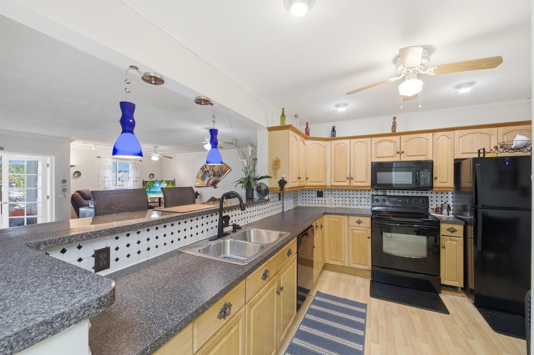 CASTLE APARTMENTS 14 COND - Residential Lease