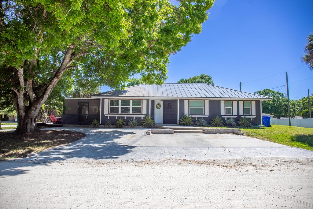 Photo of 6095 7TH Street, Vero Beach, FL 32968 (MLS # B26057284)