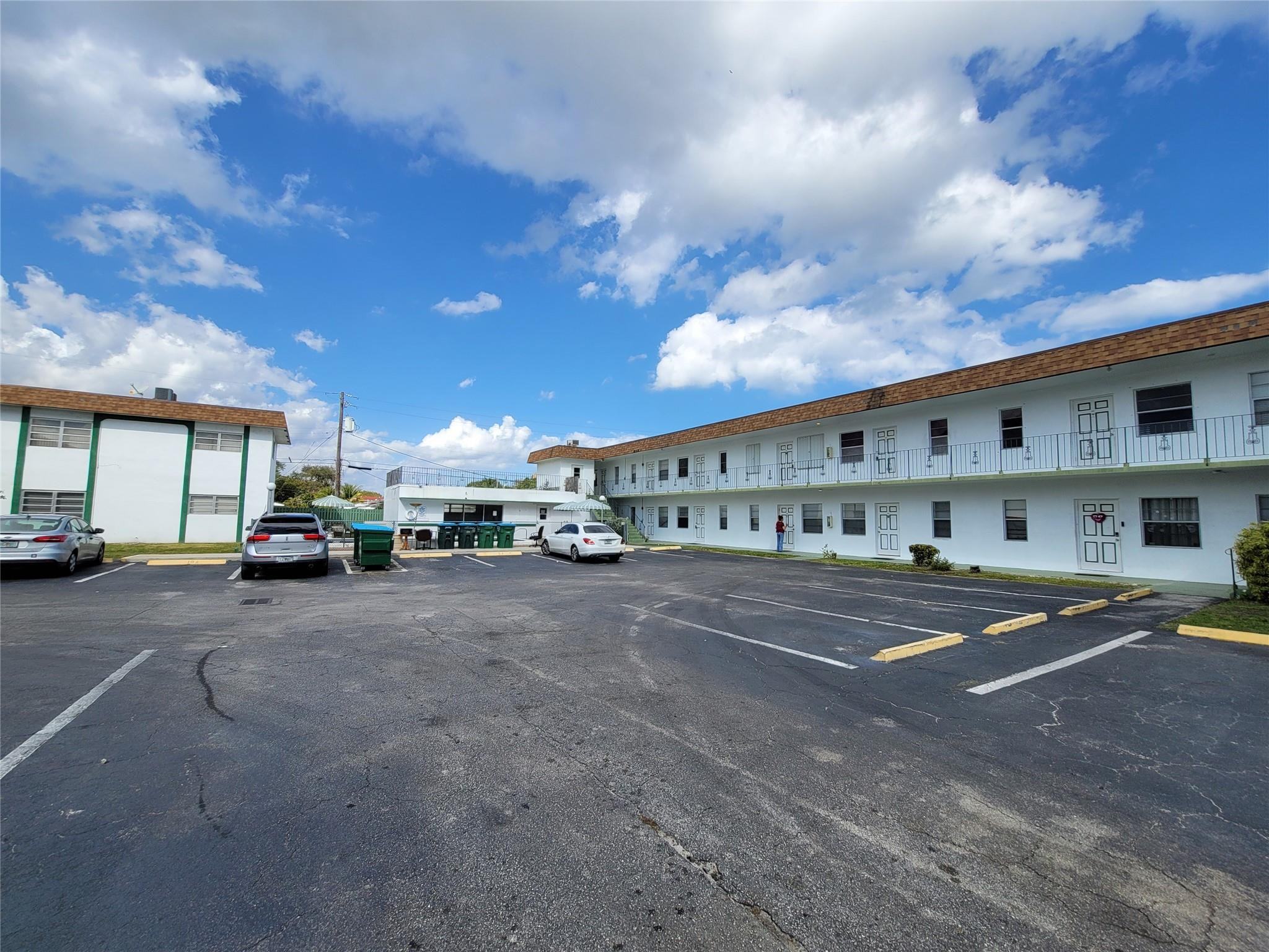 CYPRESS GARDEN - Residential Lease