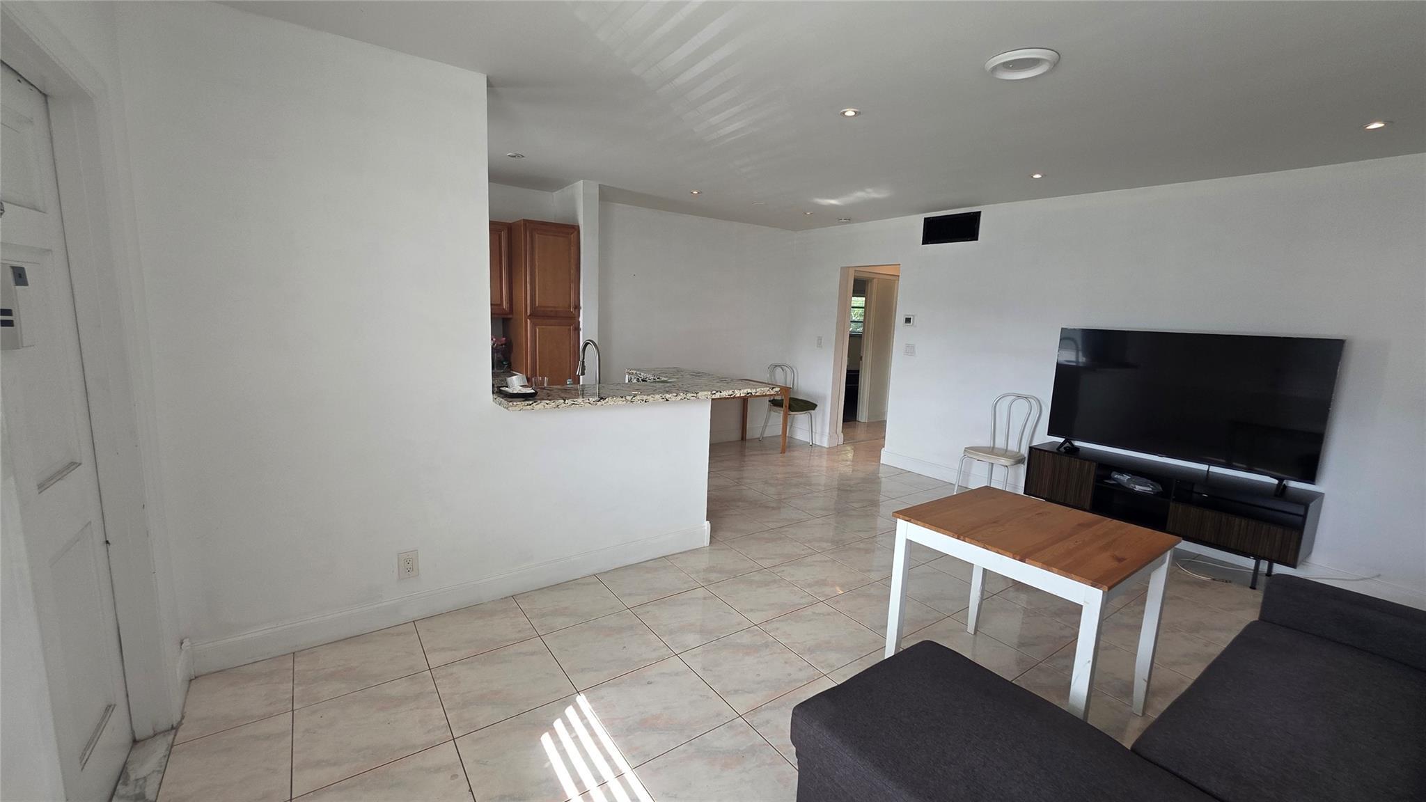 CYPRESS GARDEN - Residential Lease