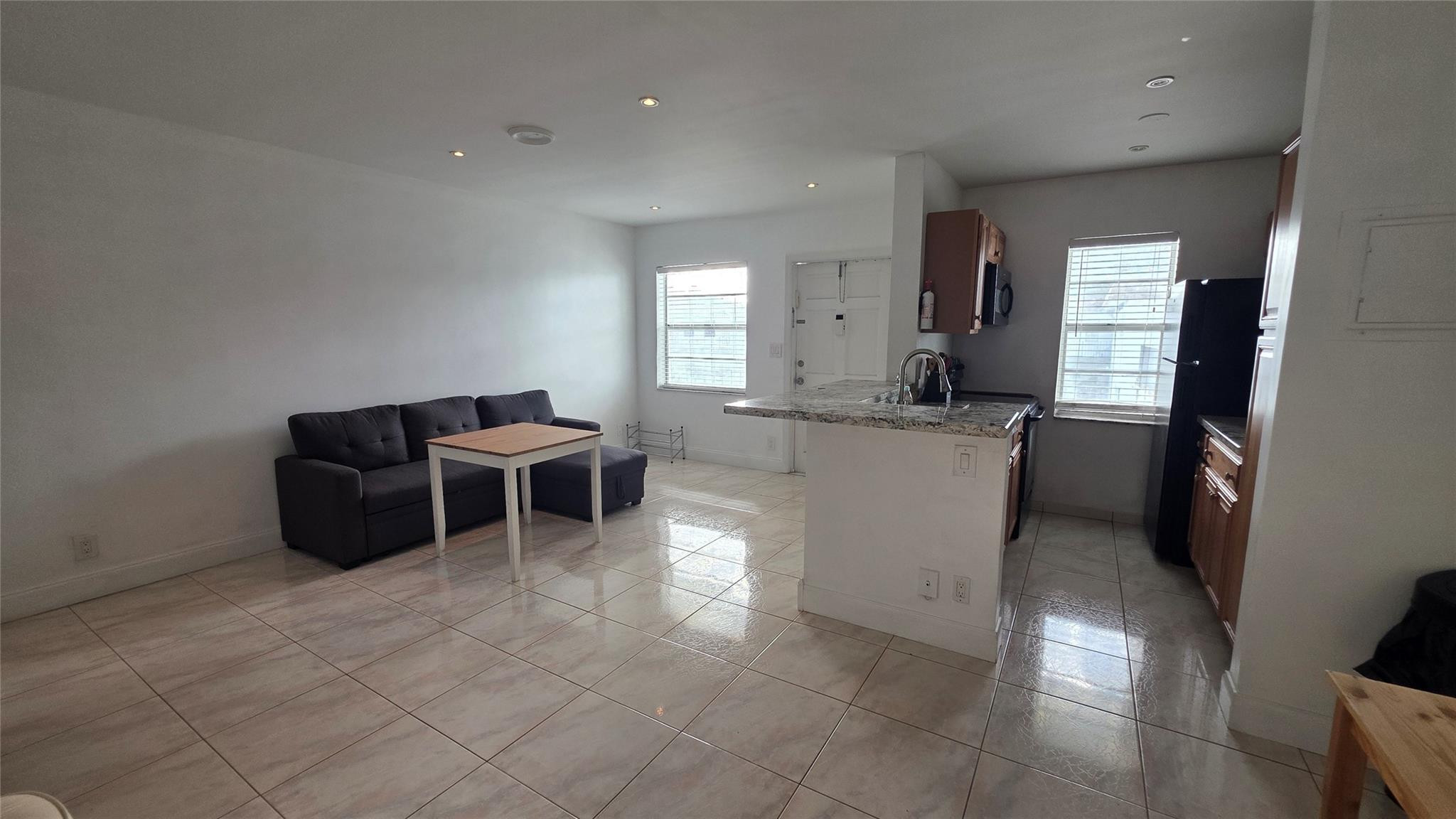 CYPRESS GARDEN - Residential Lease