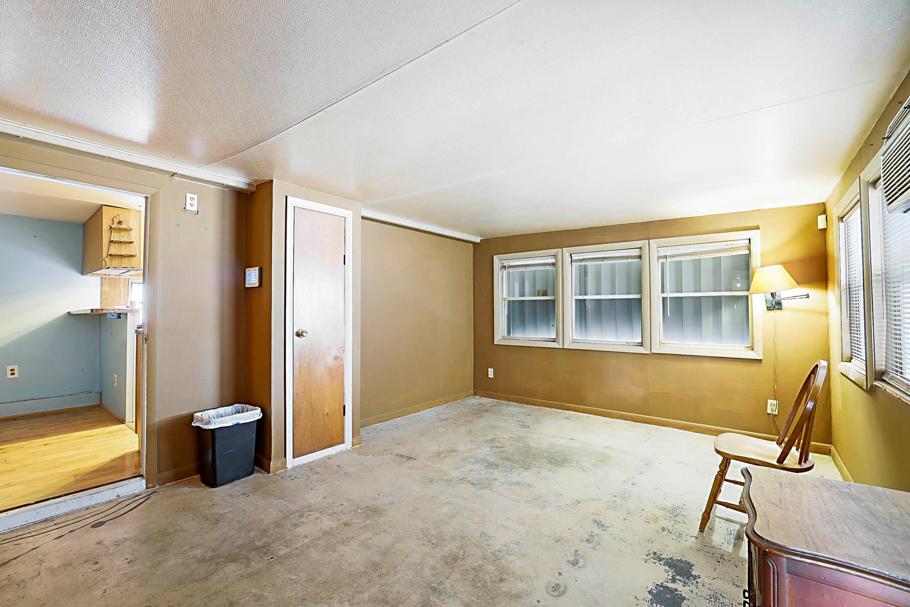 8919 Palm Street, Boynton Beach, FL, 33436/$85,000 2 8919 Palm Street