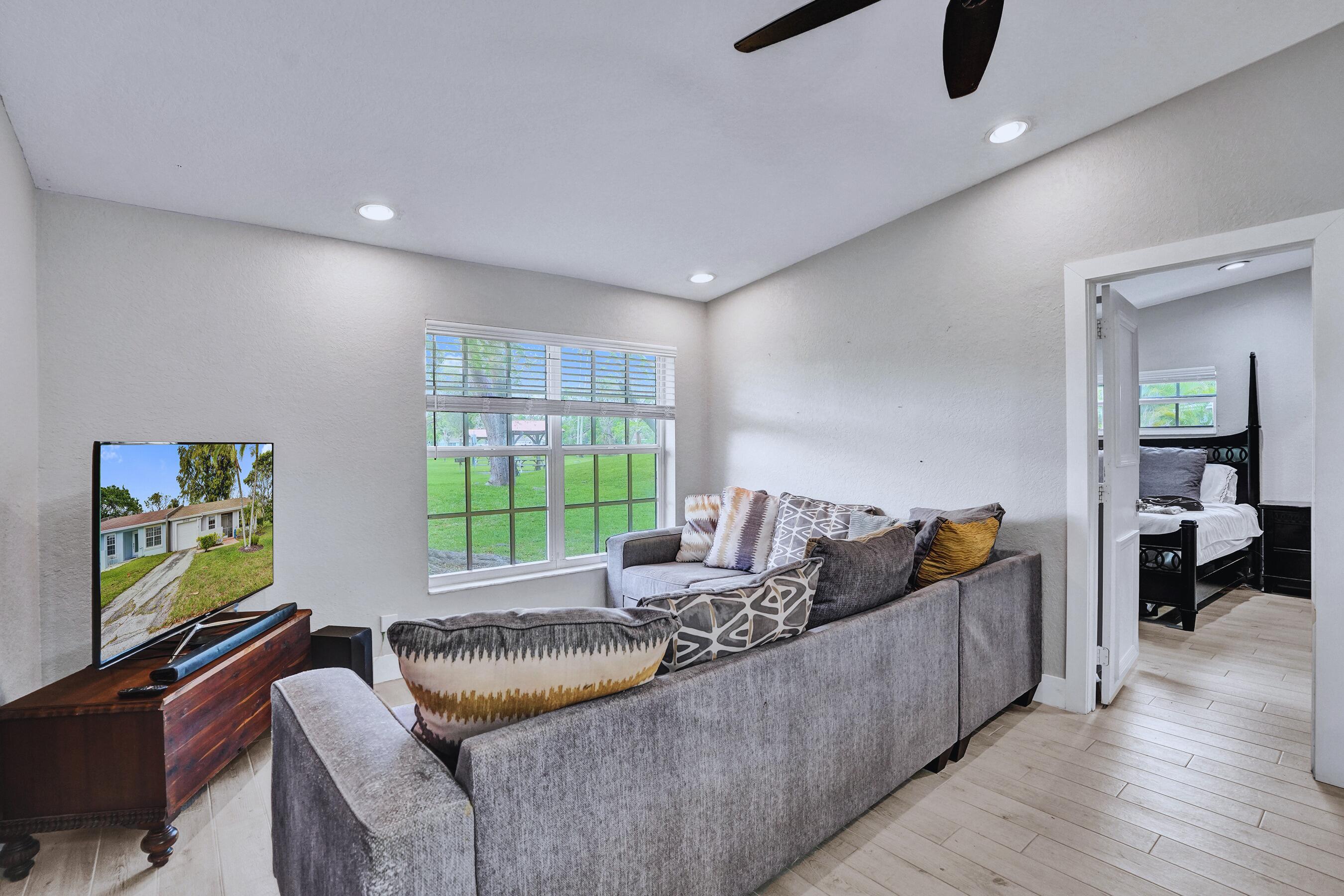 LAKEWOOD ON THE GREEN SEC 2 - Residential