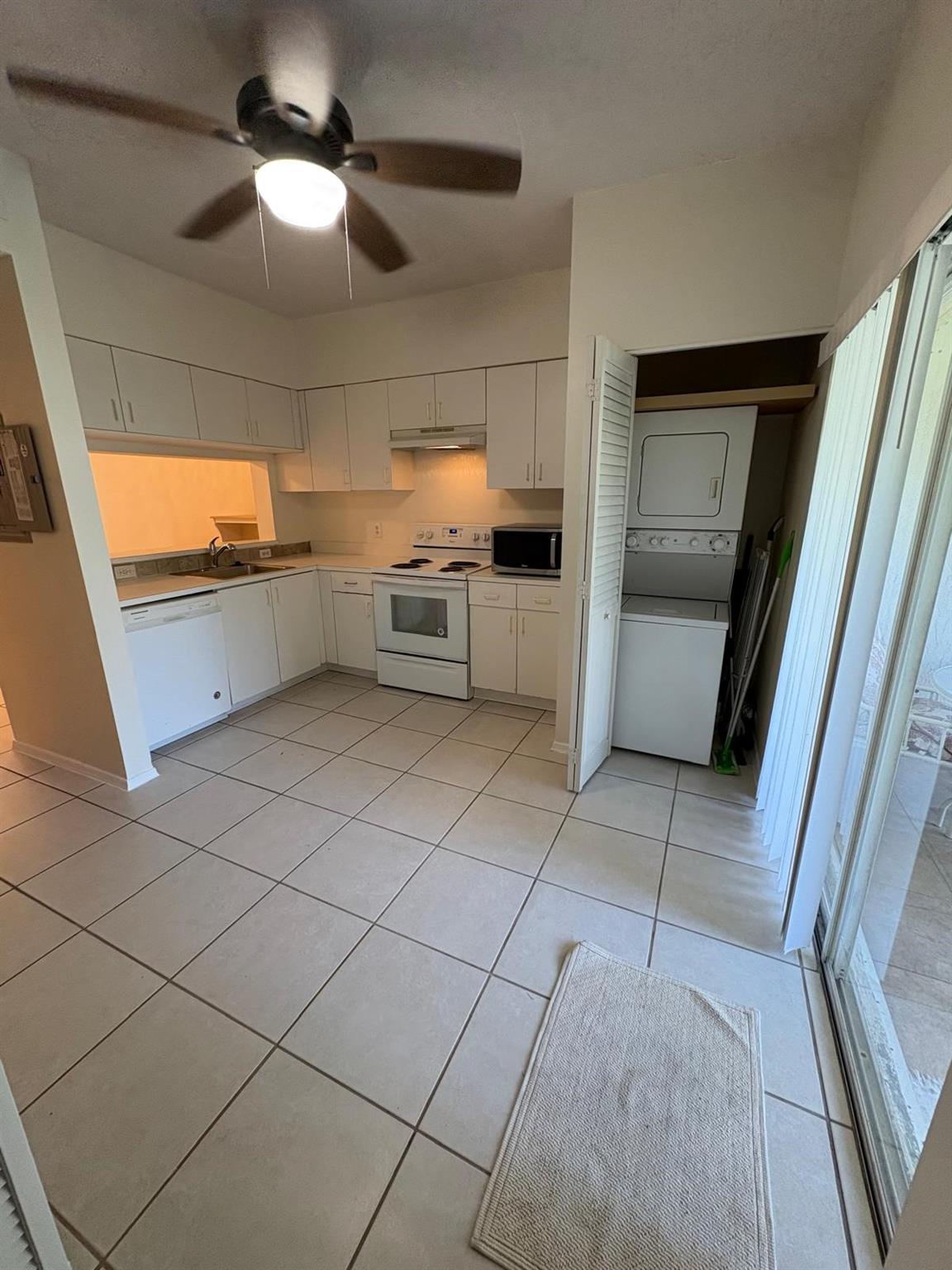 COCONUTS AT BONAVENTURE - Residential Lease