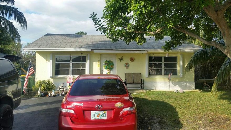 **Excellent value for this Westwood 2/2! Lowest price home in the community! A/C and roof are only 5 years old! All ages welcome. Walk-in closet in master. Top rated schools. Will not last!!