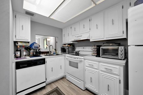 Tiny photo for 103 Royal Park Drive #2e, Oakland Park, FL 33309 (MLS # B26049077)