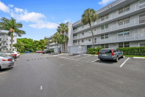 Tiny photo for 103 Royal Park Drive #2e, Oakland Park, FL 33309 (MLS # B26049077)