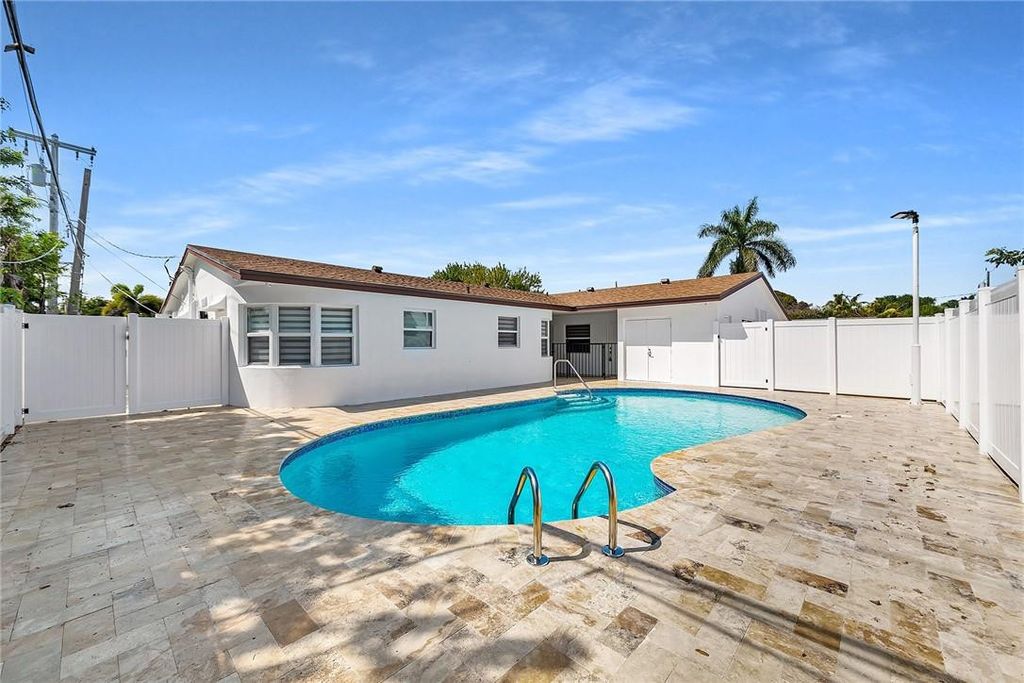 Photo of 5122 NE 19th Avenue #4, Fort Lauderdale, FL 33308 (MLS # B26016626)