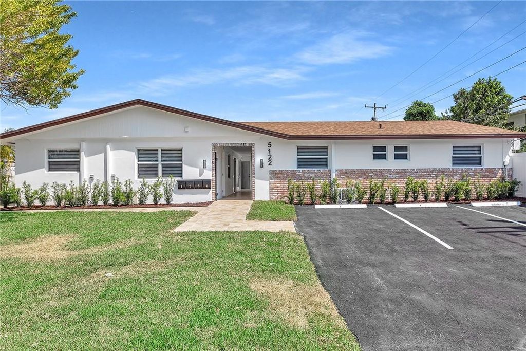 Photo of 5122 NE 19th Avenue #4, Fort Lauderdale, FL 33308 (MLS # B26016626)